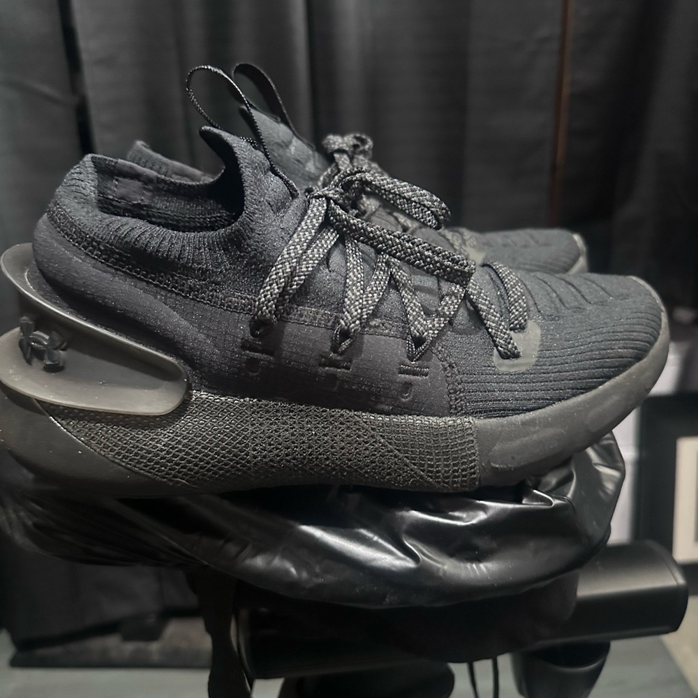 Men's Black Athletic Shoes